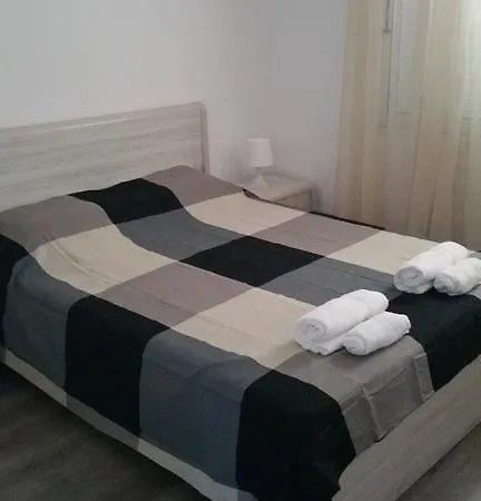 Marina Beach Apts Лимасол